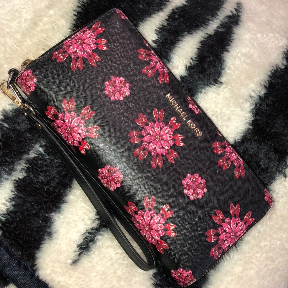 Michael Kors Flower Wristlet wallet